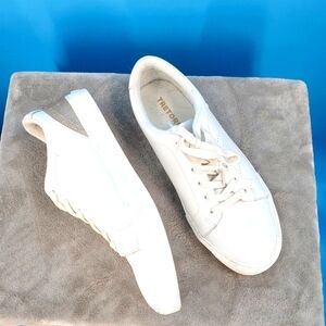 Tretorn white sneakers with gold sparkle heel 9.5